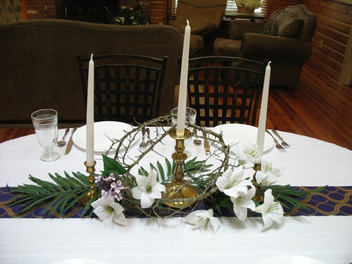 Table Setting - Crown Centerpiece  Table settings, Crown centerpiece,  Centerpieces